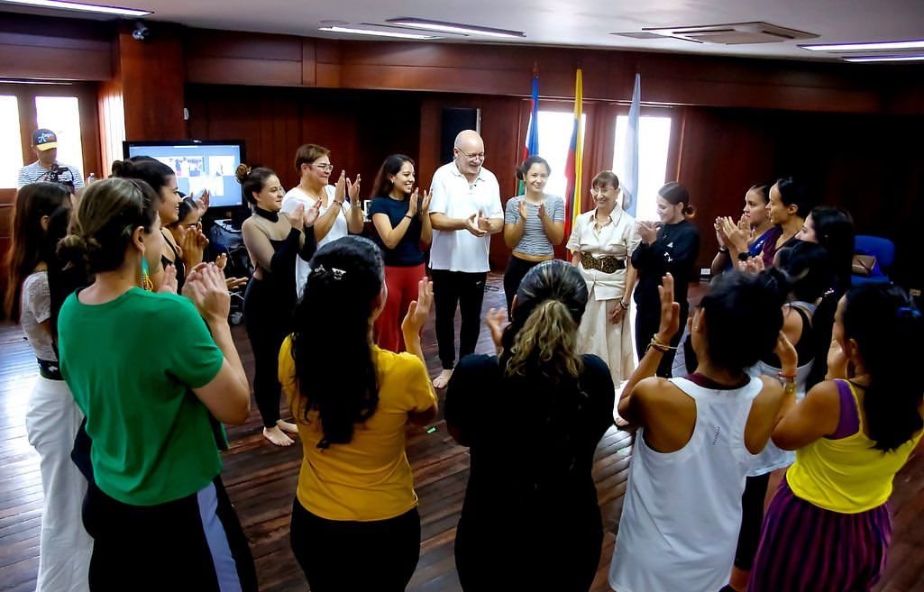 Cierre de actividad con aplausos