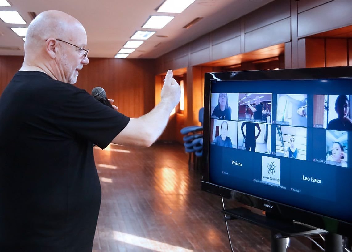 Jorge Holovatuck en videollamada con la Fundación Danza Conmigo